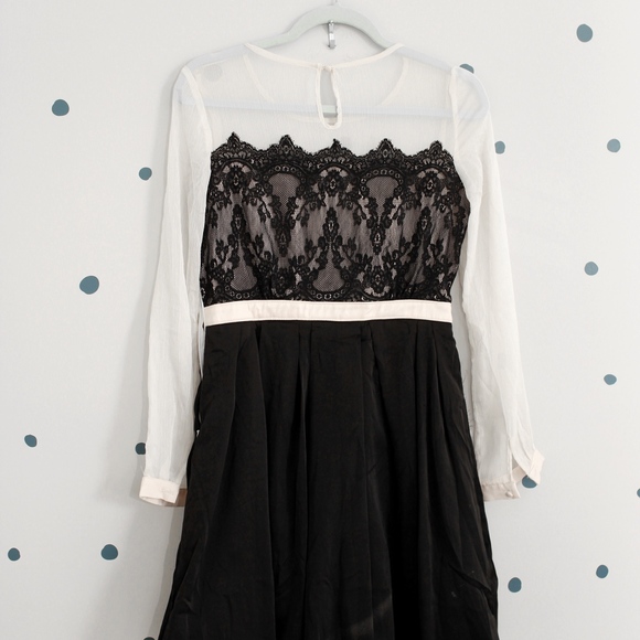 Black & Cream lace dress - Size Medium - Picture 5 of 8